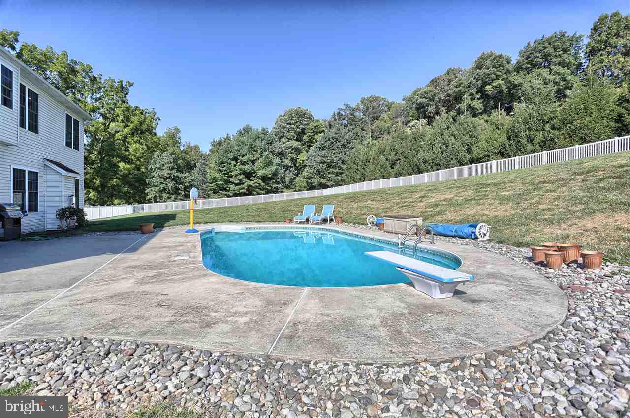 228 Willis Road Etters, PA 17319 - Photo 4 of 25 Gallery Image 4