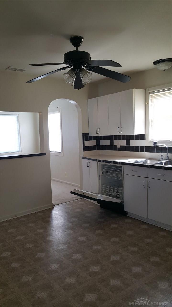 17872 12 Mile Road Roseville, MI 48066 - Photo 6 of 20 Kitchen
