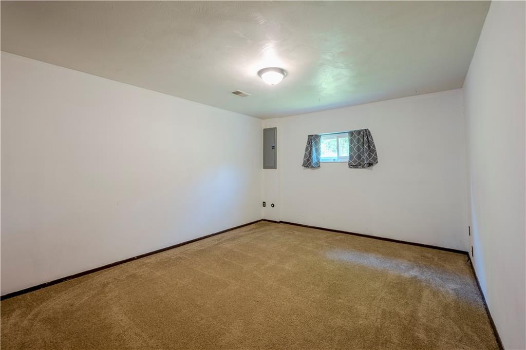 327 Beech Road Pittsburgh, PA 15239 - Photo 27 of 48 3rd bedroom