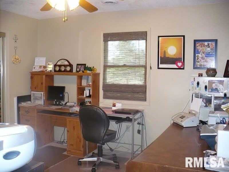 9088 Ellerbusch Road Mount Vernon, IL 62864 - Photo 10 of 19 Gallery Image 10