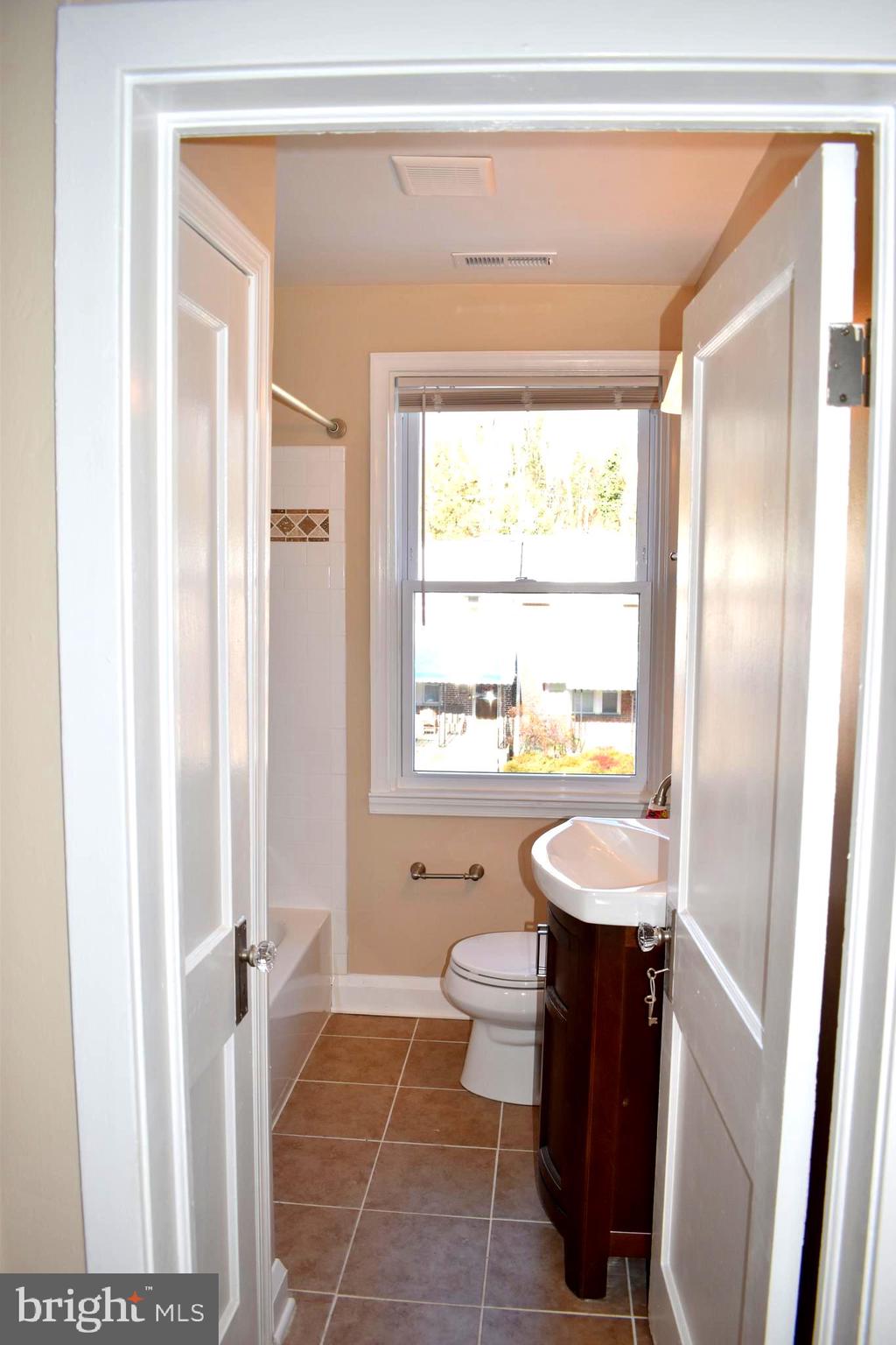 5149 Stafford Road Baltimore, MD 21229 - Photo 26 of 33 Modern Bath