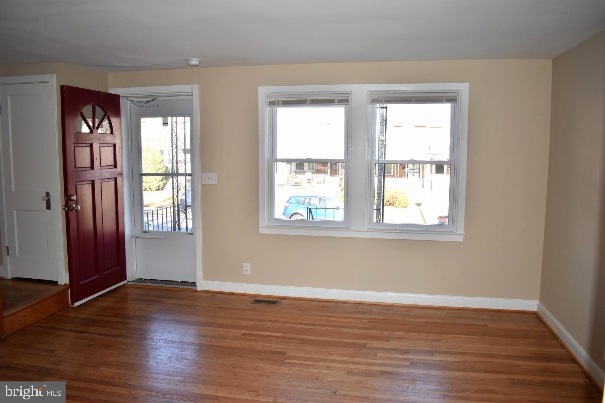 5149 Stafford Road Baltimore, MD 21229 - Photo 4 of 33 Living Room/Main Entrance