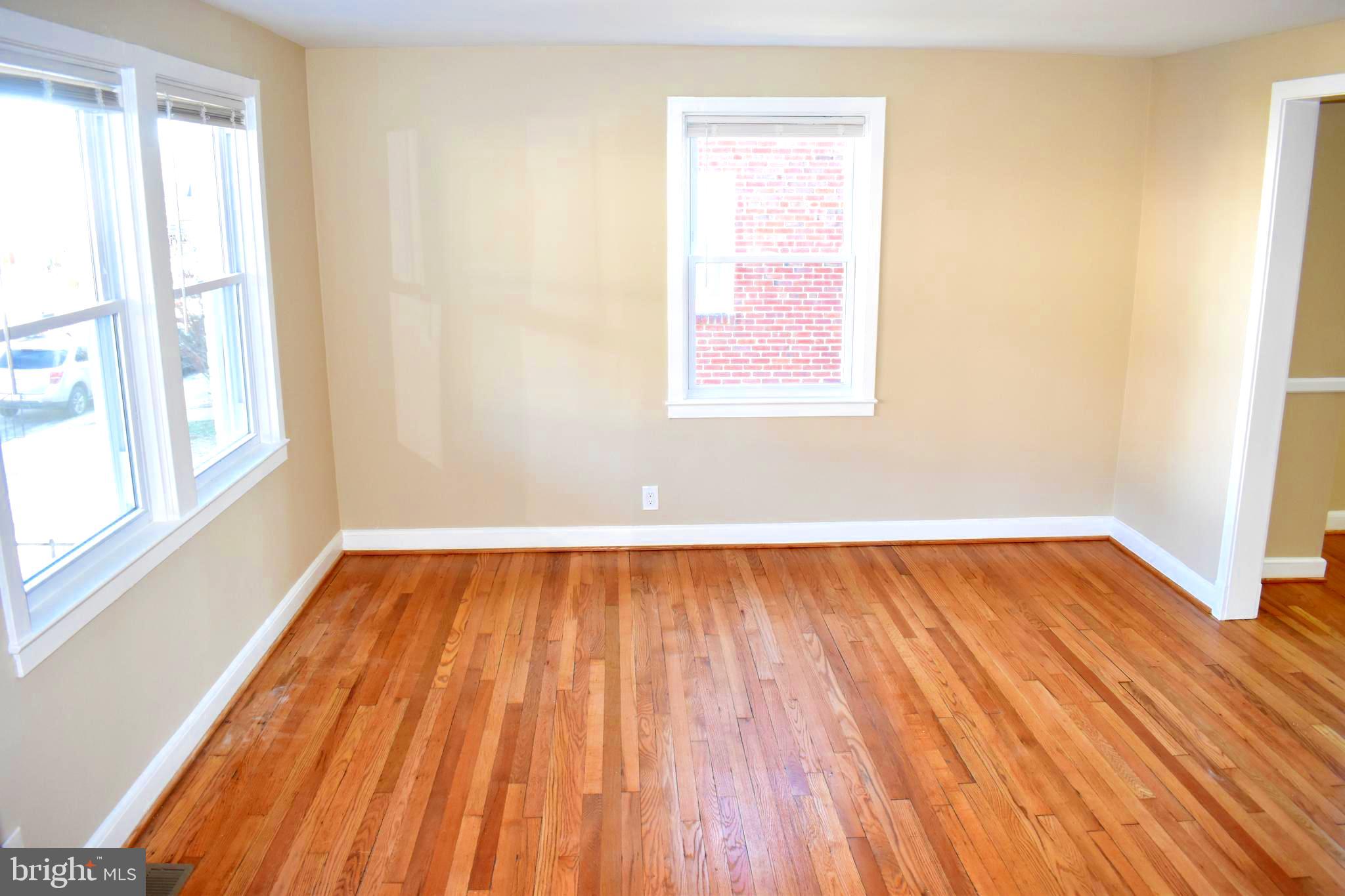5149 Stafford Road Baltimore, MD 21229 - Photo 6 of 33 Living Room