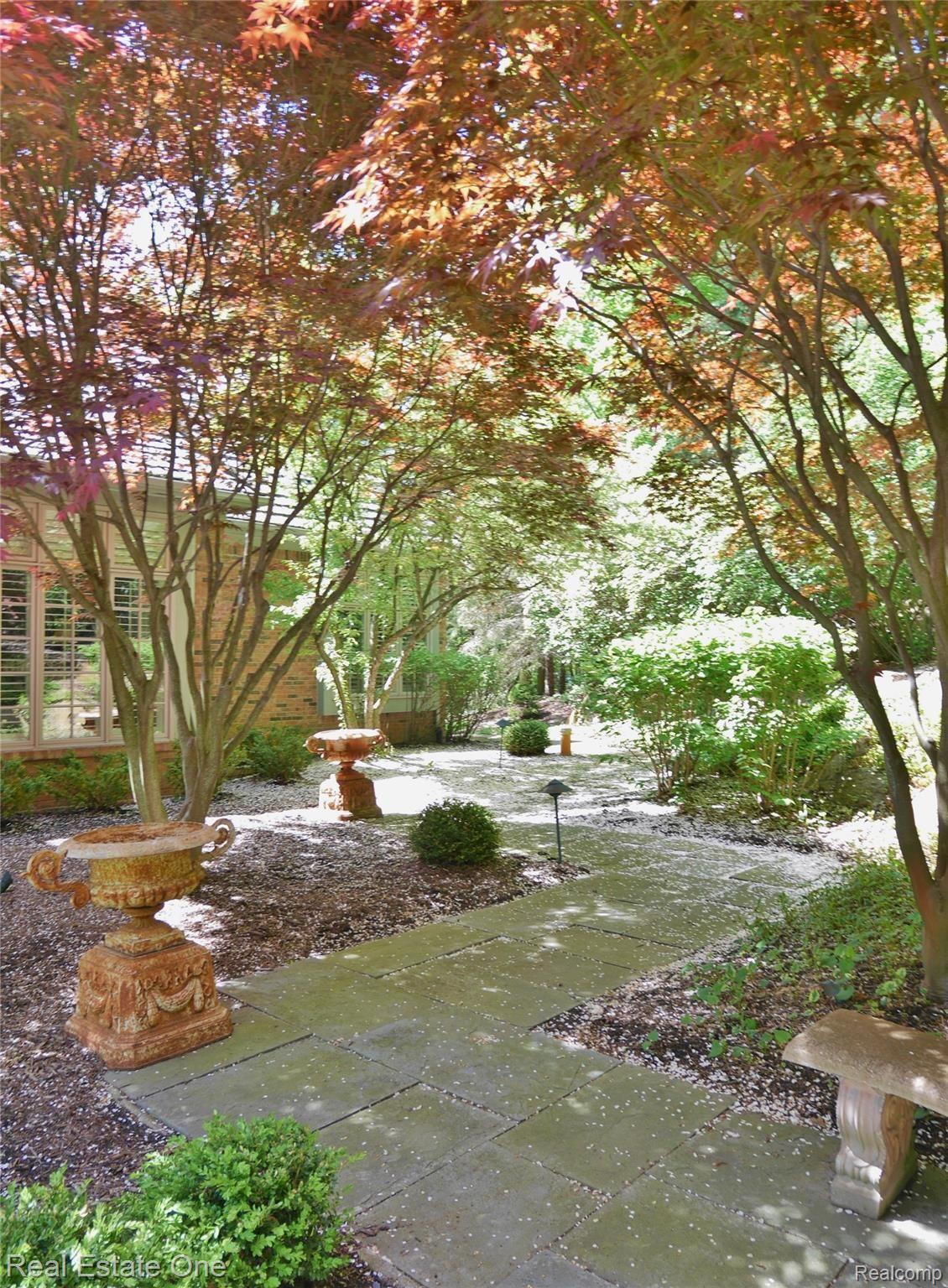 7647 Devins Ridge Clarkston, MI 48348 - Photo 21 of 62 walkways.JPG