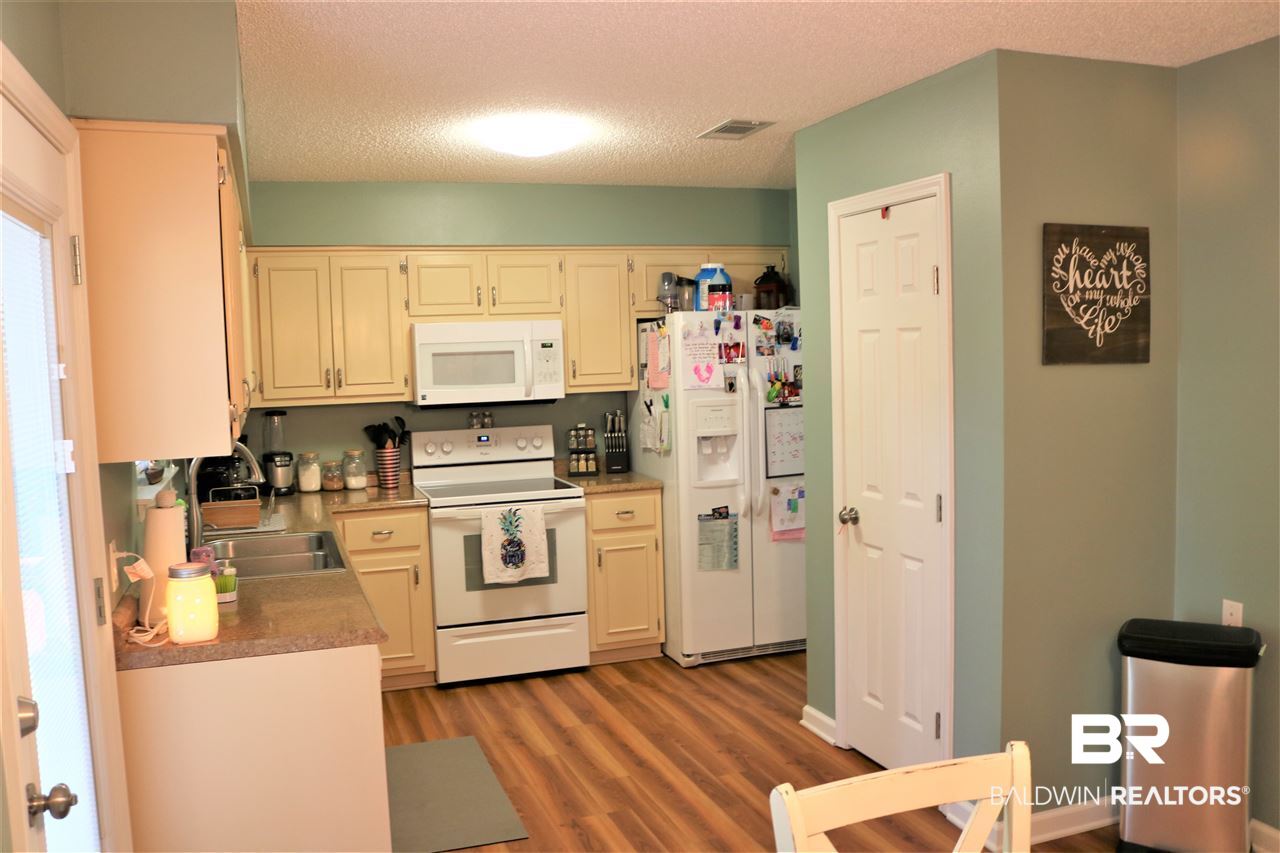 512 Carolyn Avenue Foley, AL 36535 - Photo 11 of 32