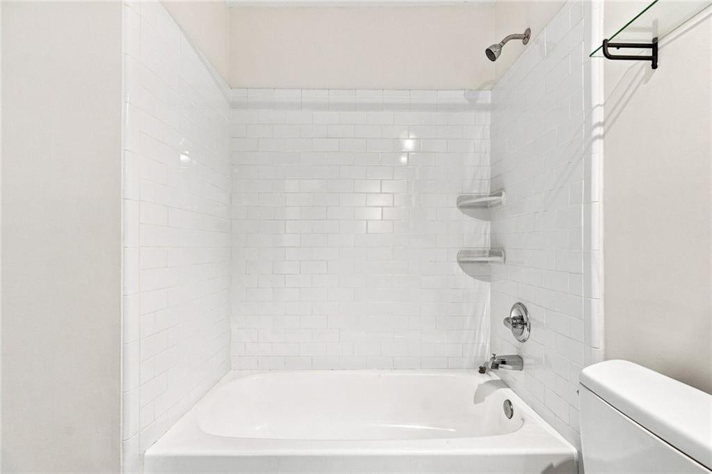 2901 Lenox Road Northeast, Unit 902 Atlanta, GA 30324 - Photo 14 of 19 Gallery Image 14