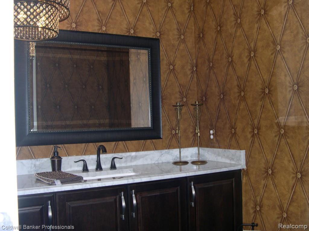 2062 Mapleridge Road Rochester, MI 48309 - Photo 22 of 35 Half Bath.jpg