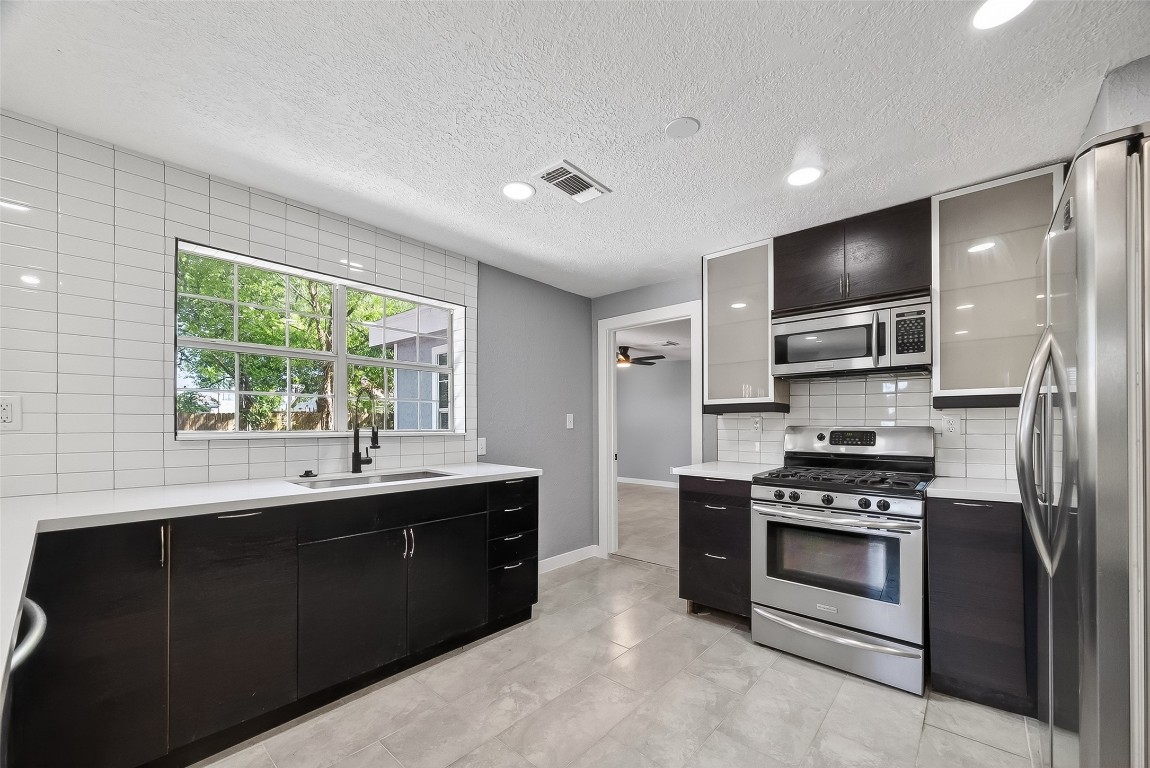 4727 Arvilla Lane Houston, TX 77021 - Photo 13 of 37