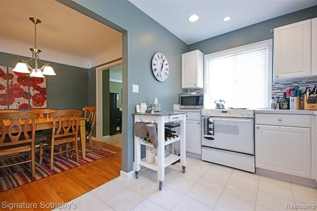 17240 Beverly Road Franklin, MI 48025 - Photo 6 of 23 Kitchen to Dining Room.JPG