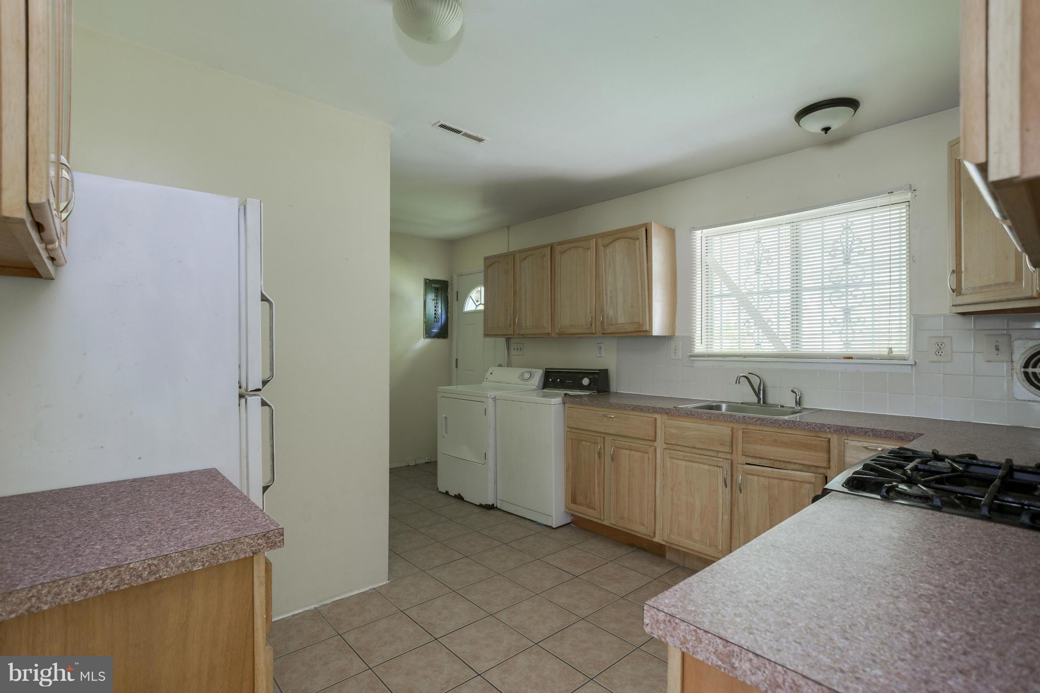 7157 Fairbrook Road Baltimore, MD 21244 - Photo 11 of 27 Kitchen