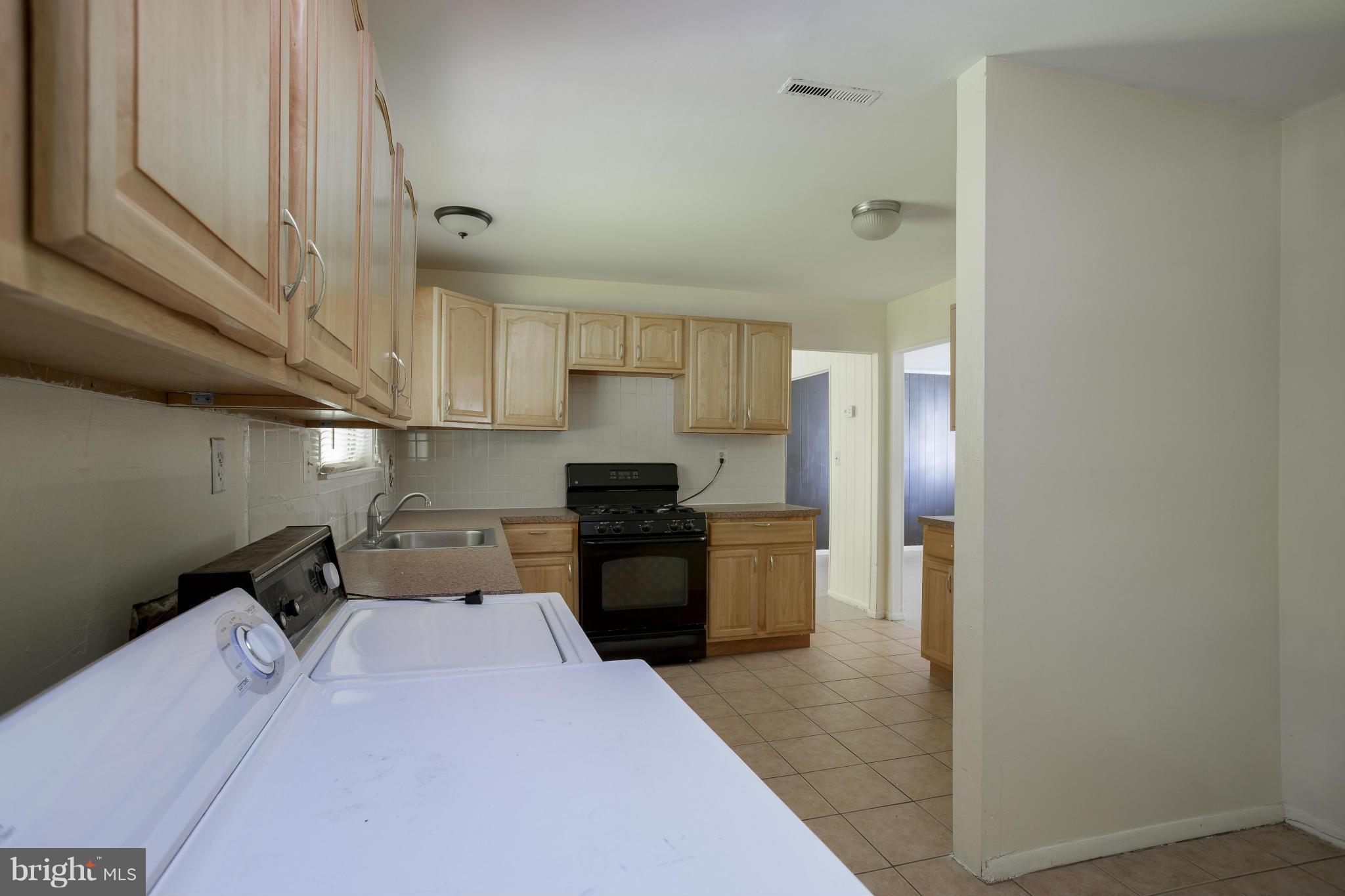 7157 Fairbrook Road Baltimore, MD 21244 - Photo 12 of 27 Kitchen