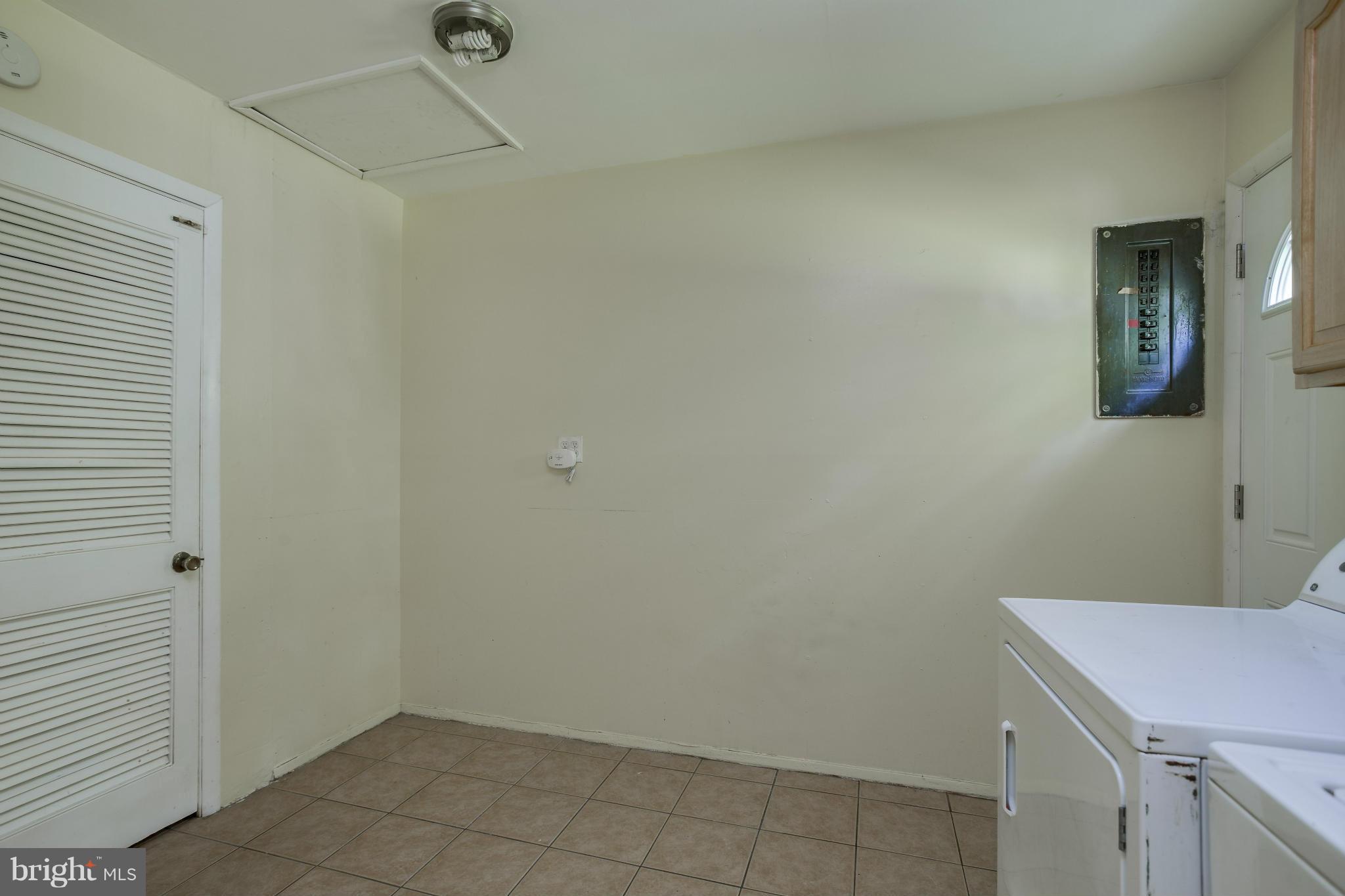 7157 Fairbrook Road Baltimore, MD 21244 - Photo 14 of 27 Interior (General)
