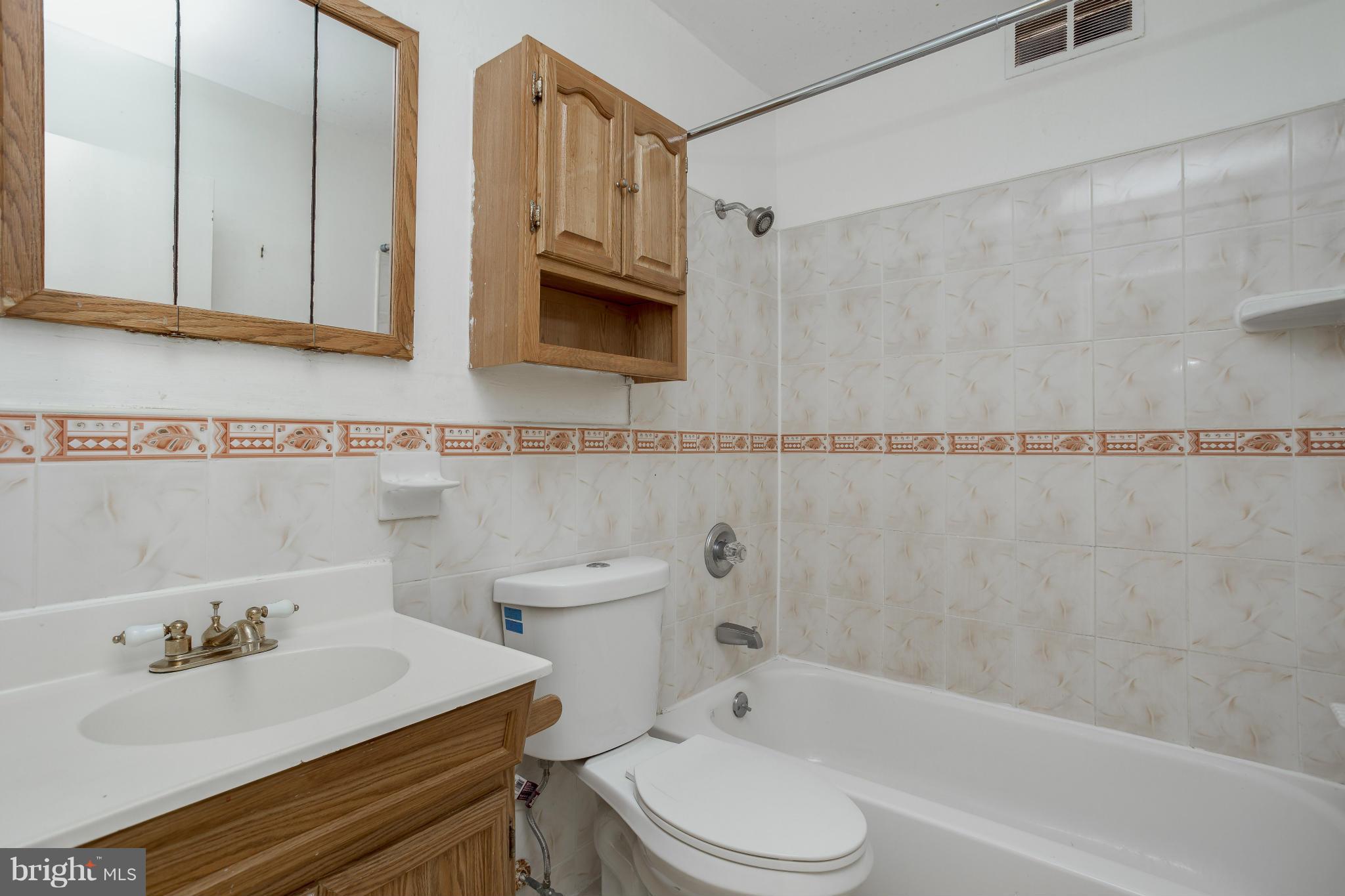 7157 Fairbrook Road Baltimore, MD 21244 - Photo 16 of 27 Bath