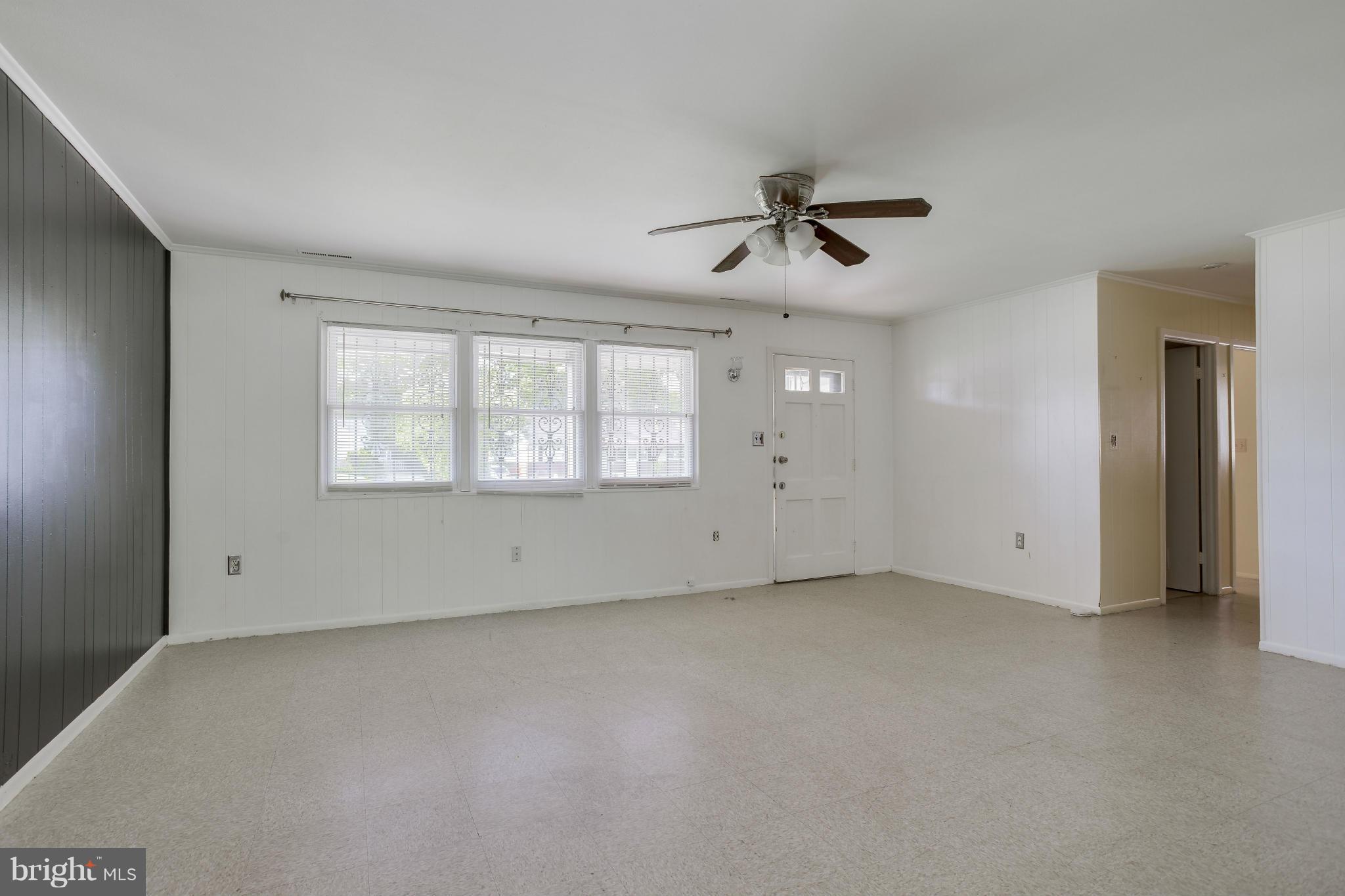 7157 Fairbrook Road Baltimore, MD 21244 - Photo 5 of 27 Living Room