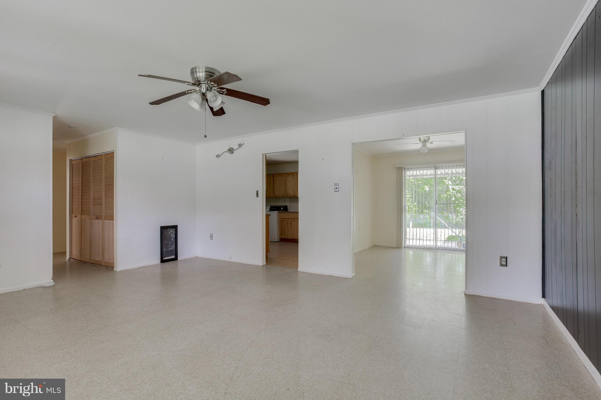 7157 Fairbrook Road Baltimore, MD 21244 - Photo 8 of 27 Living Room