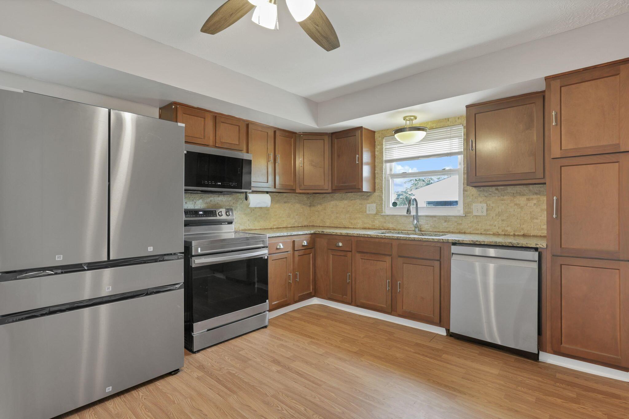1698 Woodcrest Road Columbus, OH 43232 - Photo 13 of 51 13-web-or-mls-0D3A2282