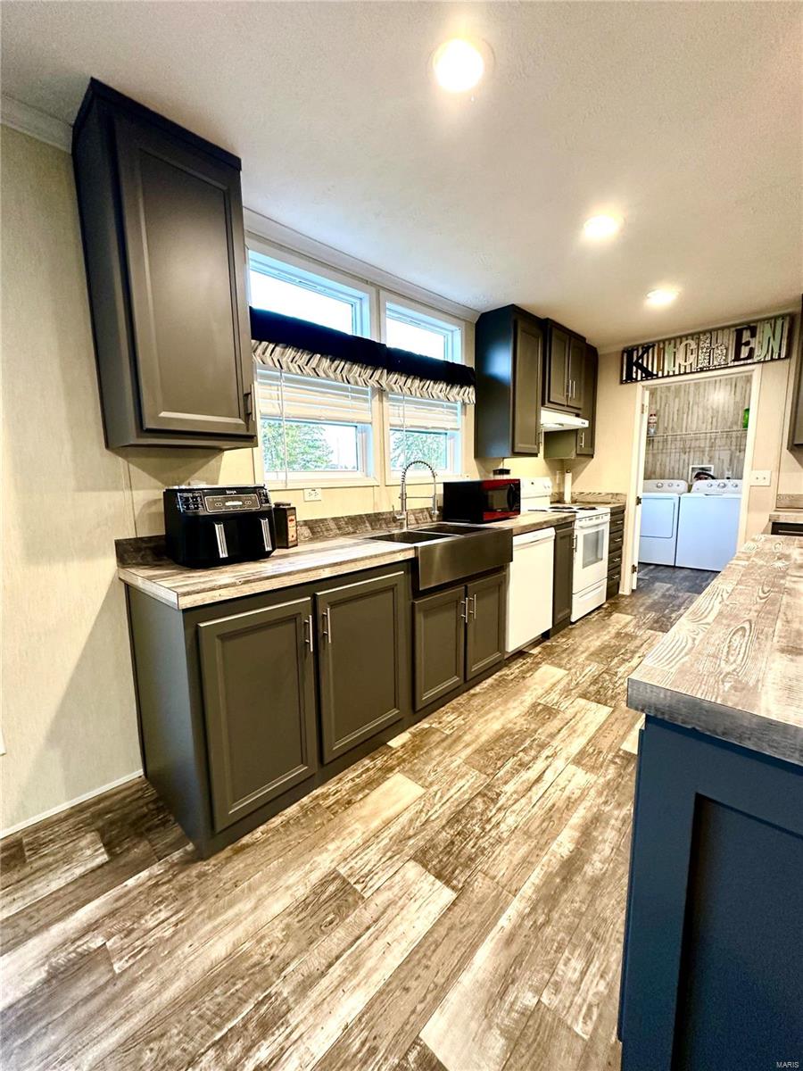 12036 Highway 28 Vichy, MO 65580 - Photo 9 of 32