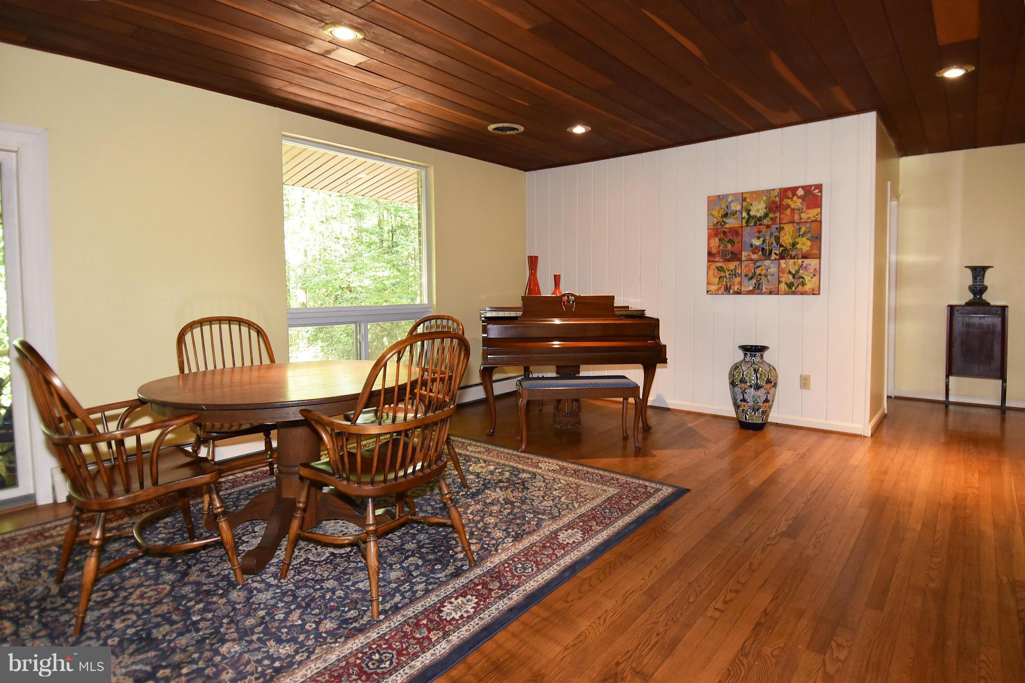 820 Bryan Point Road Accokeek, MD 20607 - Photo 13 of 30 Living Room
