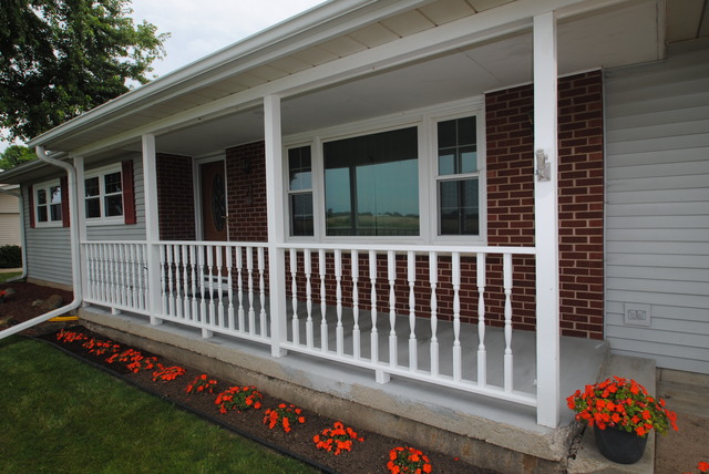 17676 Frazier Road Sandwich, IL 60548 - Photo 2 of 25 a front view of a house having yard
