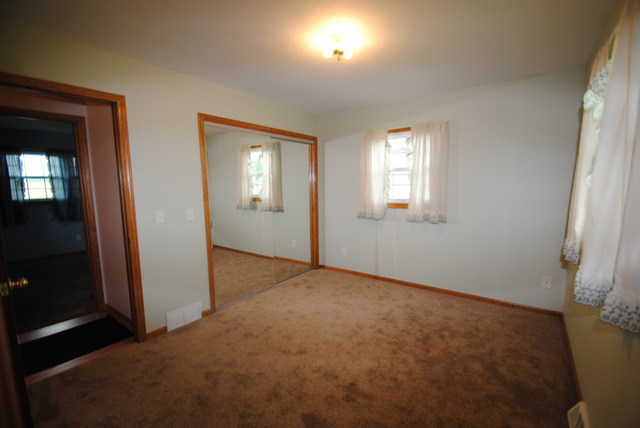 17676 Frazier Road Sandwich, IL 60548 - Photo 12 of 25 an empty room with windows
