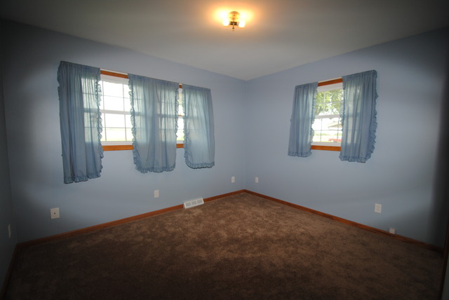 17676 Frazier Road Sandwich, IL 60548 - Photo 14 of 25 an empty room with windows