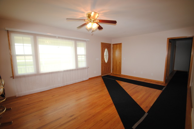17676 Frazier Road Sandwich, IL 60548 - Photo 9 of 25 a view of room with window and ceiling fan