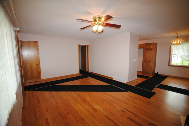 17676 Frazier Road Sandwich, IL 60548 - Photo 10 of 25 a view of a room with wooden floor and a ceiling fan