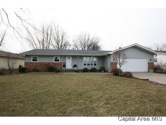 604 Magnolia Drive Rochester, IL 62563 - Photo 1 of 12