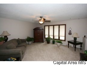 604 Magnolia Drive Rochester, IL 62563 - Photo 3 of 12