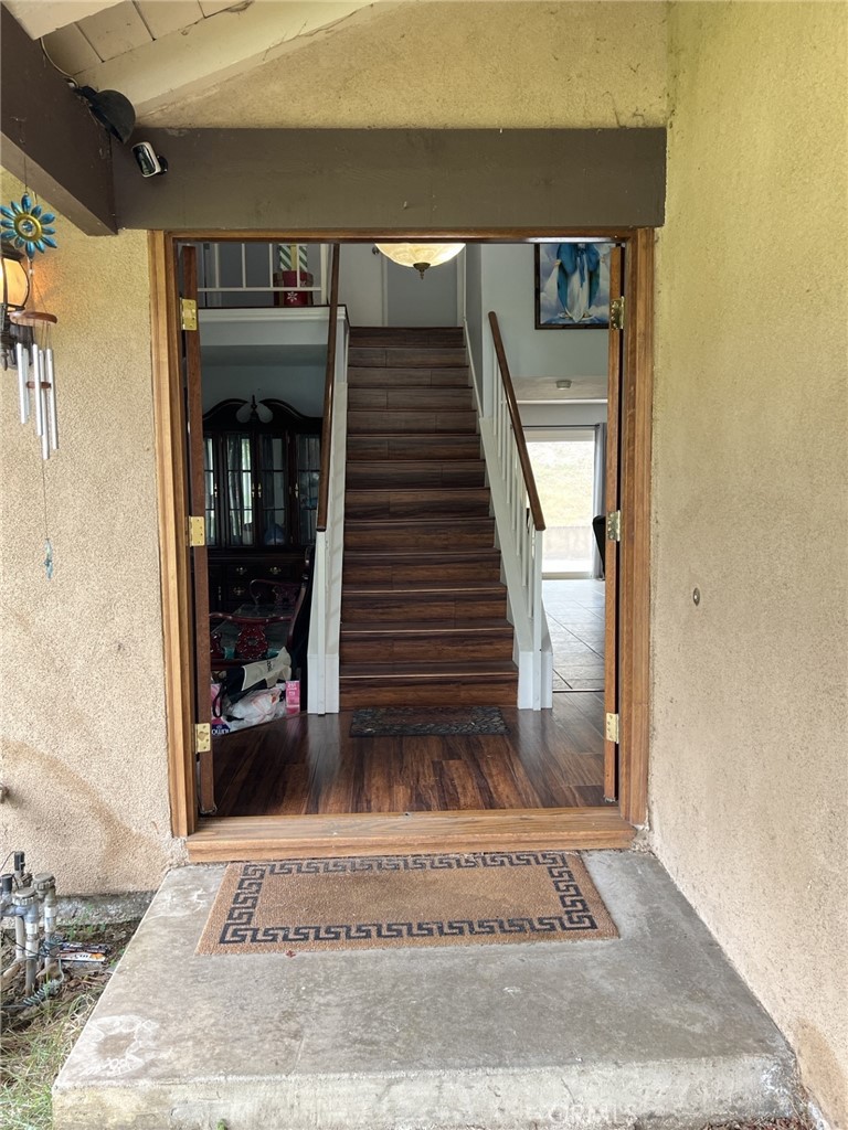 5600 Vía Junipero Serra Riverside, CA 92506 - Photo 5 of 23 Entry