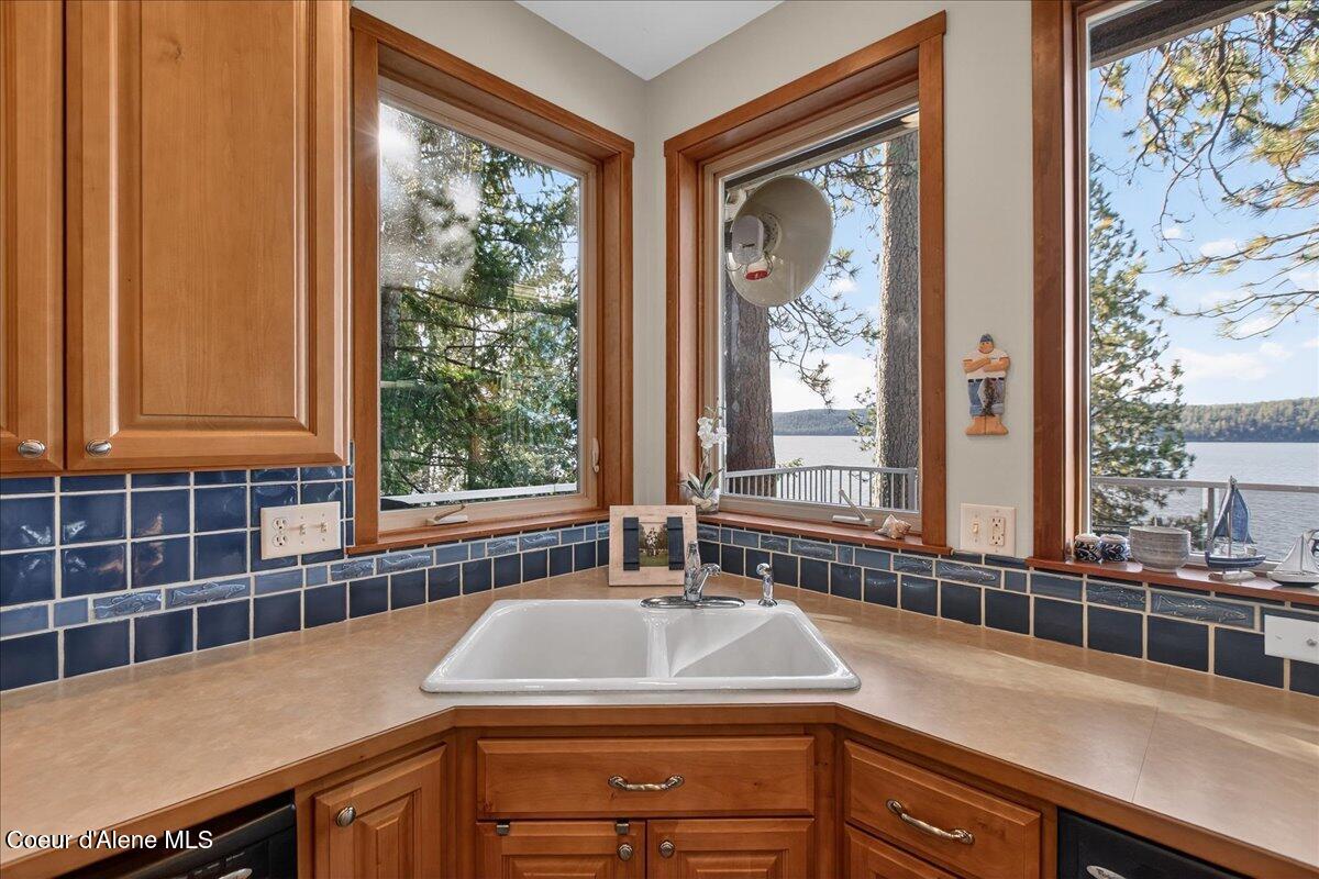 6832 West Half Cir Loop Worley, ID 83876 - Photo 23 of 68 23-Kitchen