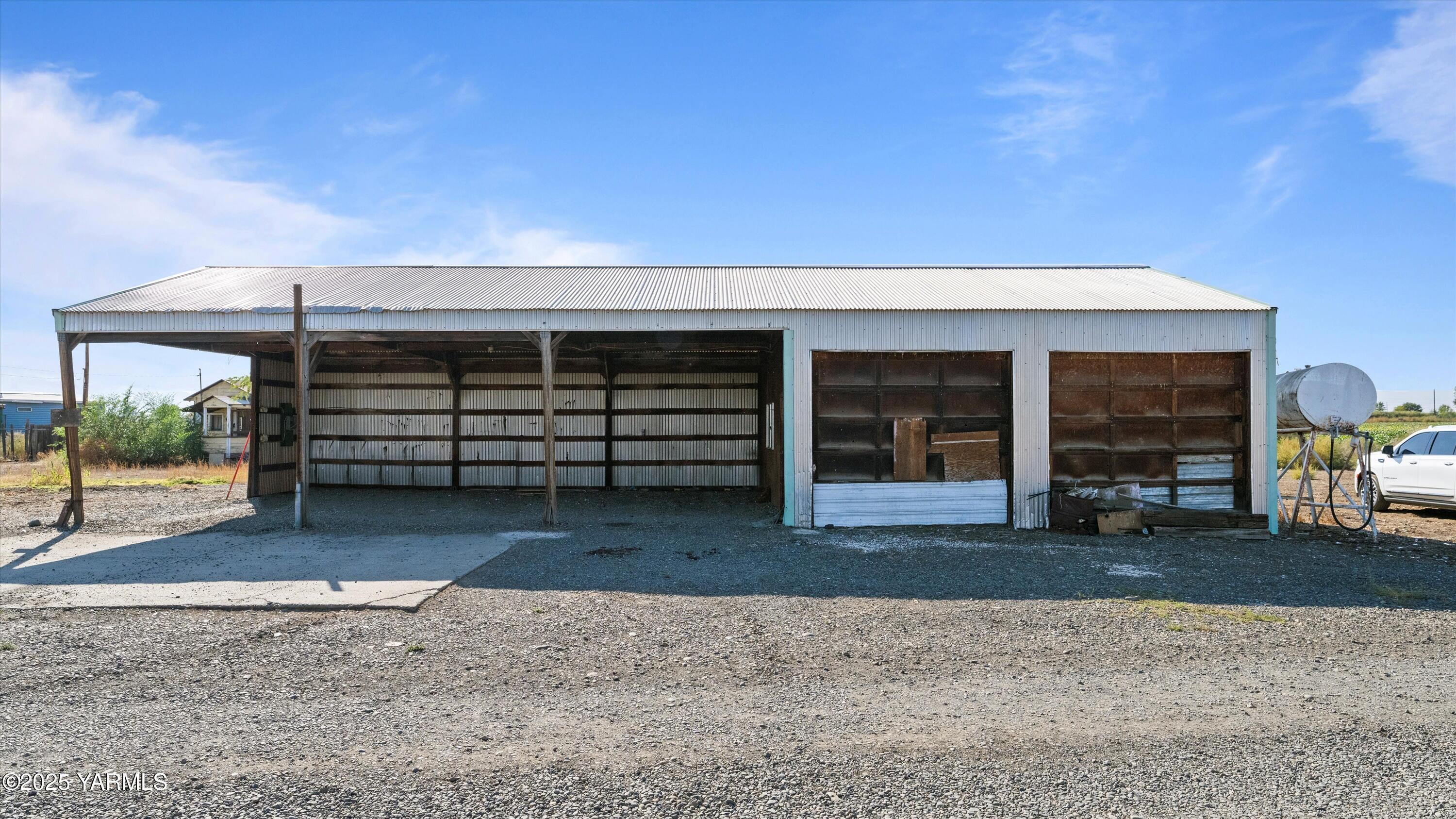 1423 Progressive Road Wapato, WA 98951 - Photo 17 of 24 a front view of a house with a garage