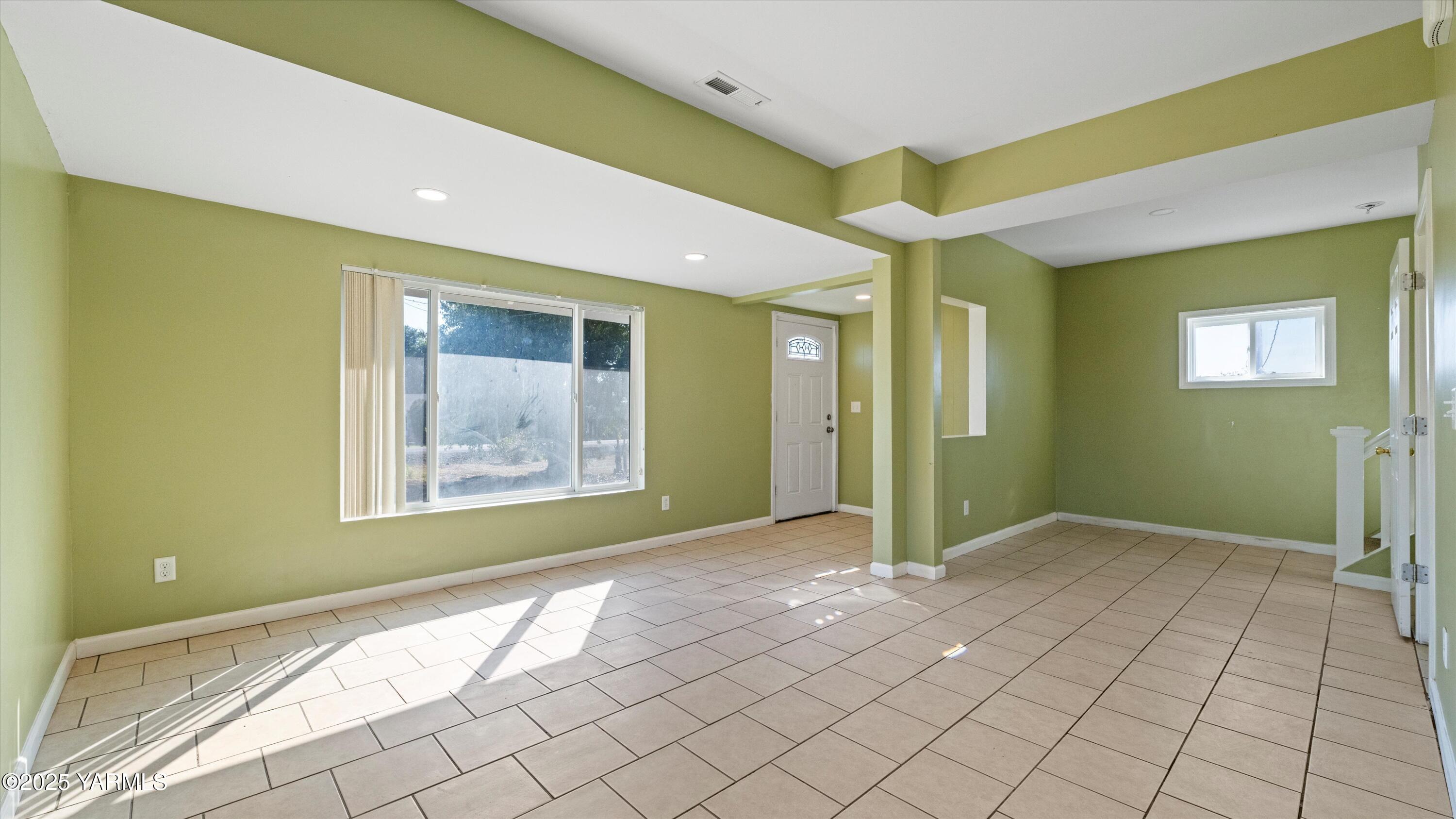1423 Progressive Road Wapato, WA 98951 - Photo 8 of 24 a view of livingroom with window