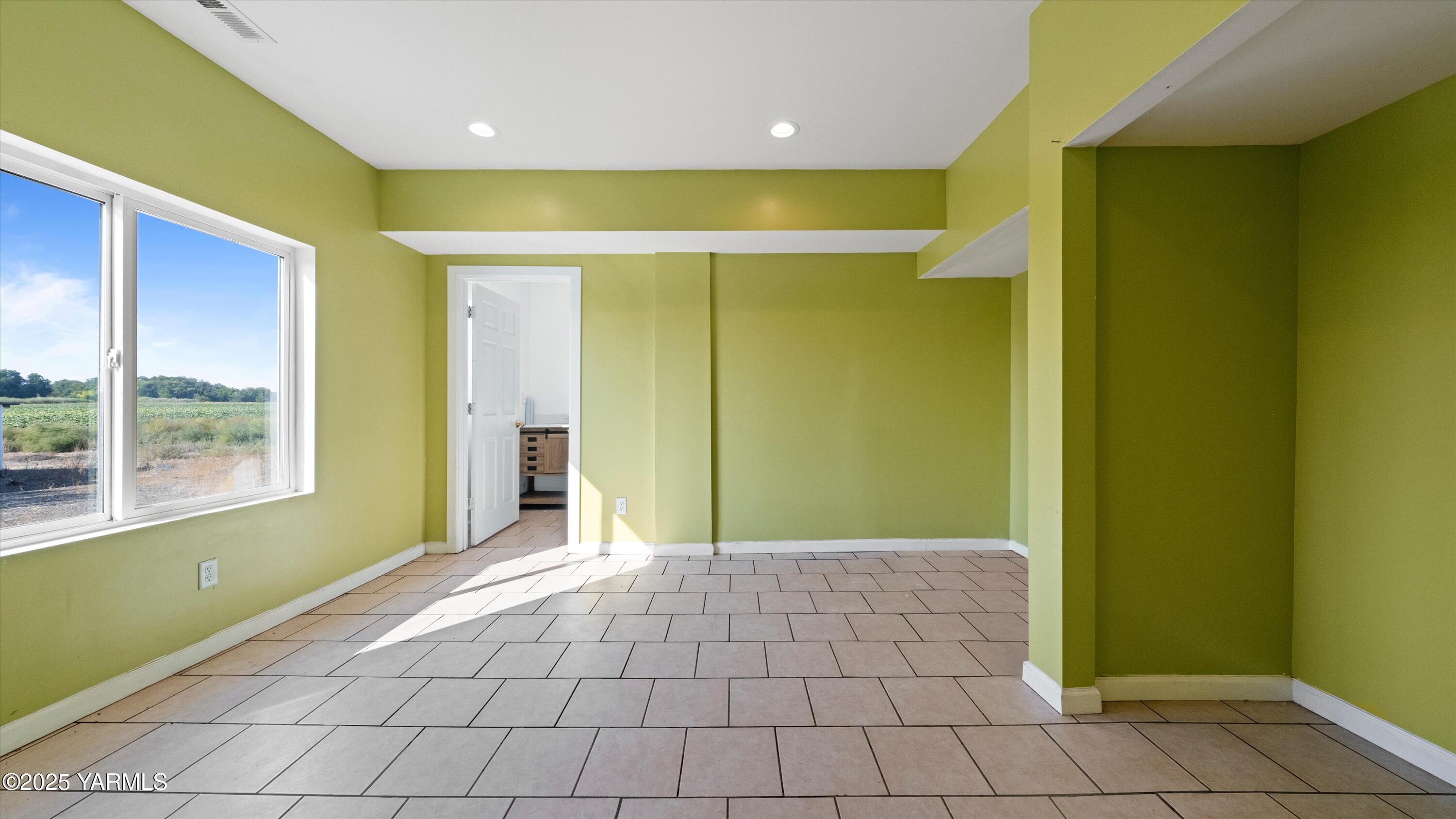 1423 Progressive Road Wapato, WA 98951 - Photo 10 of 24 a view of an entryway of the house