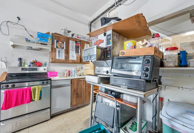 $475,000 | 151 Highland Avenue, Waterbury, CT 06708