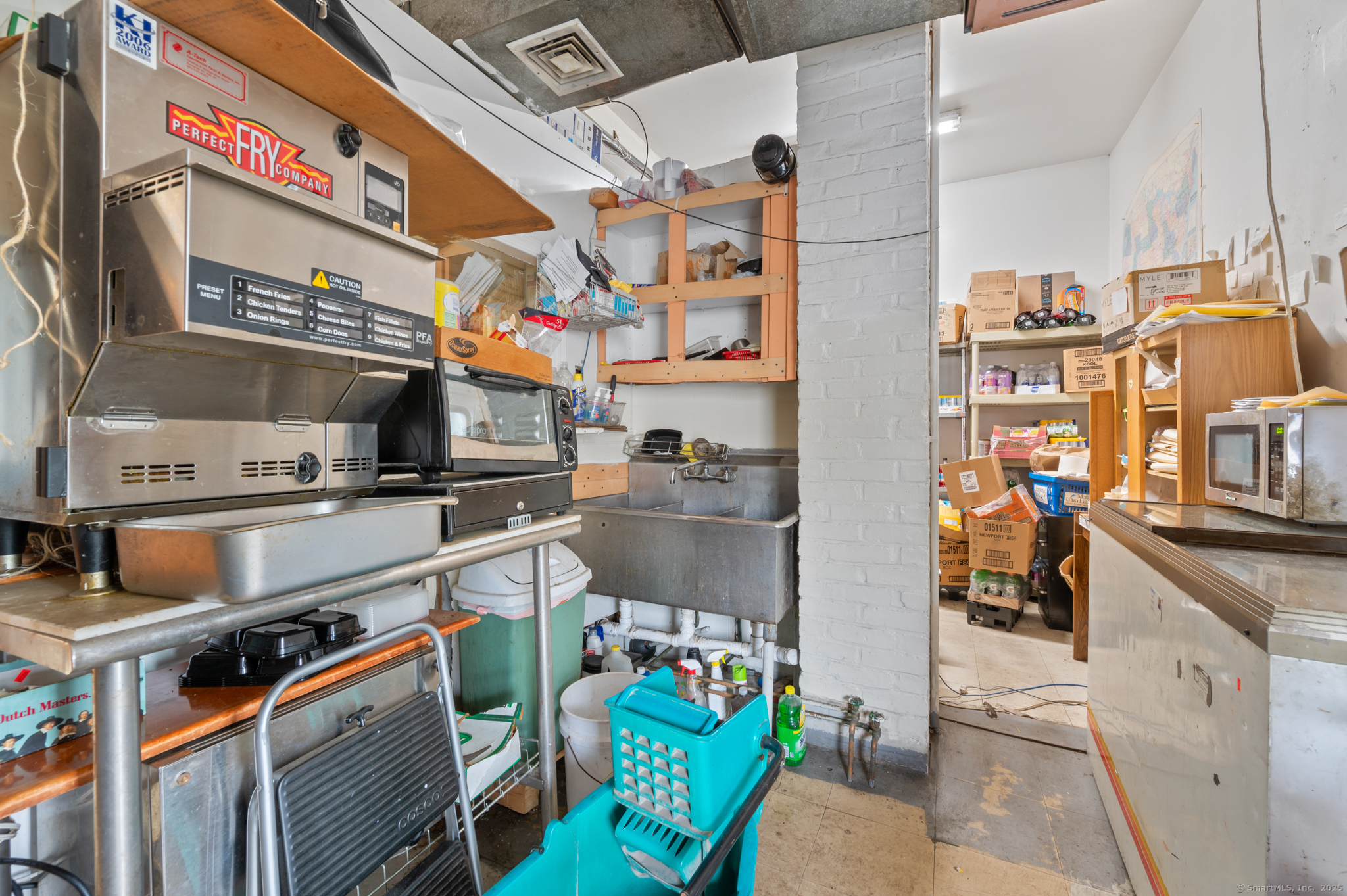 151 Highland Avenue Waterbury, CT 06708 - Photo 9 of 40