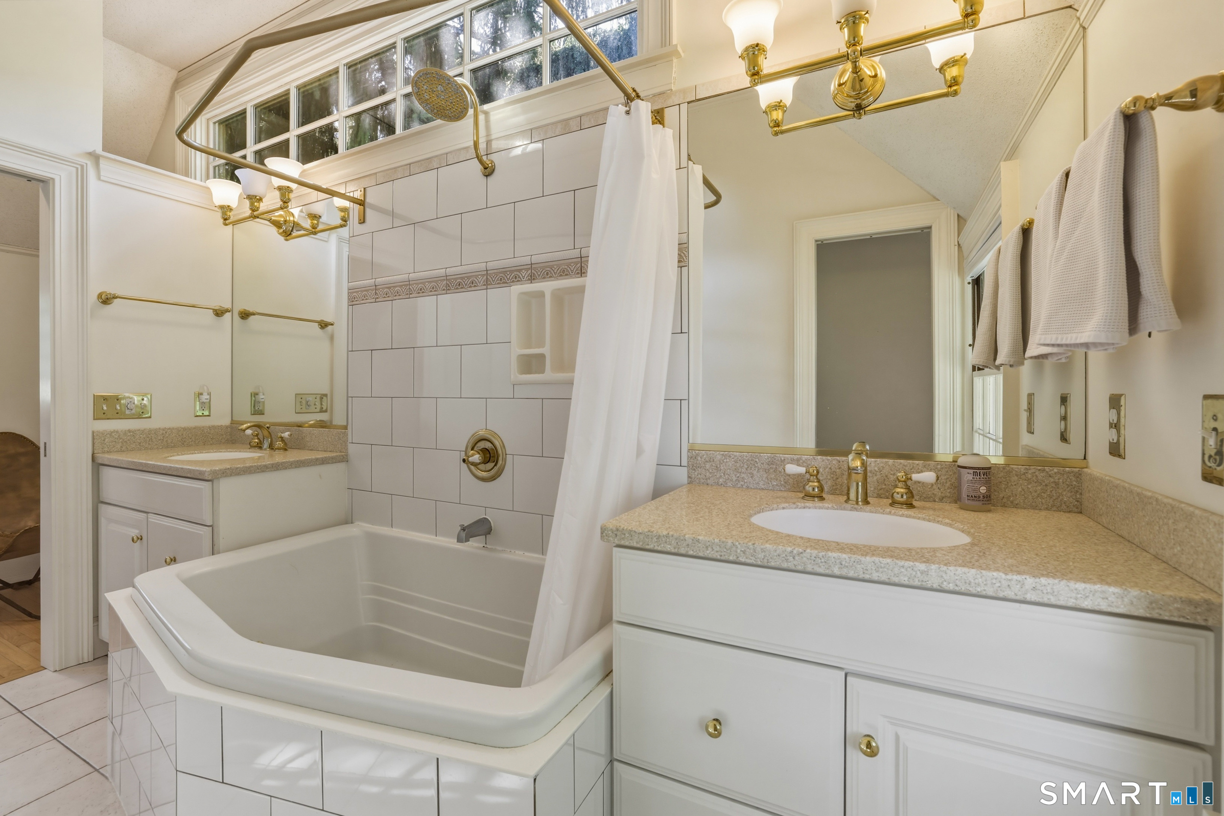 9 Bainbridge Road West Hartford, CT 06119 - Photo 25 of 40