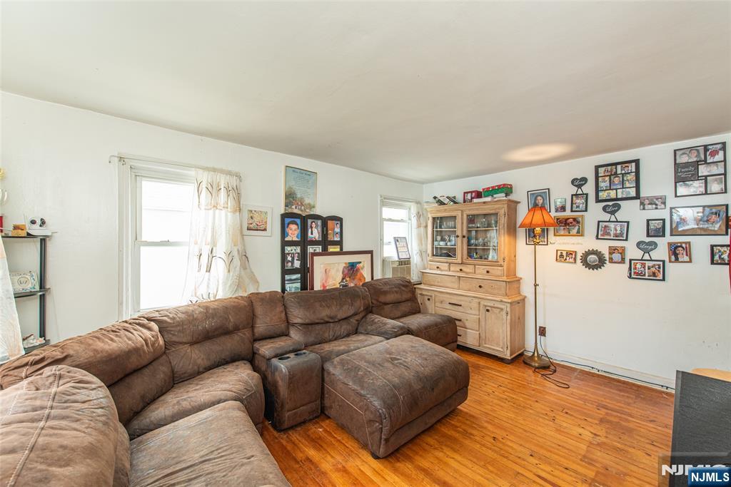 43 Fritz Street Bloomfield, NJ 07003 - Photo 4 of 20