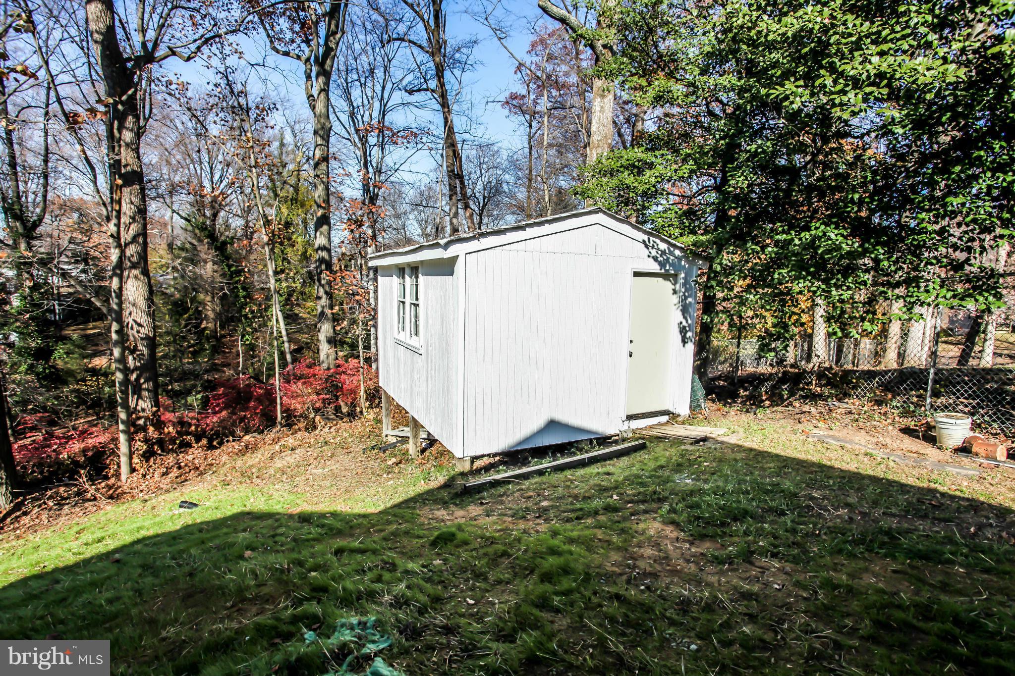 7620 Dunston Street Springfield, VA 22151 - Photo 23 of 24 a view of outdoor space and yard