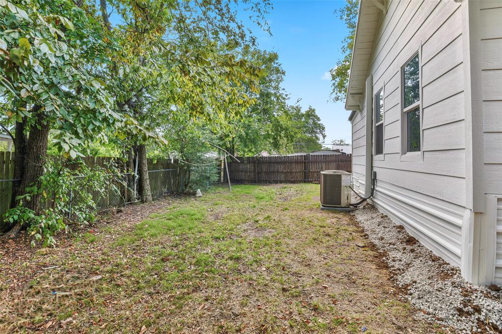 1005 North Neal Street Commerce, TX 75428 - Photo 22 of 23 a backyard of a house with lots of green space