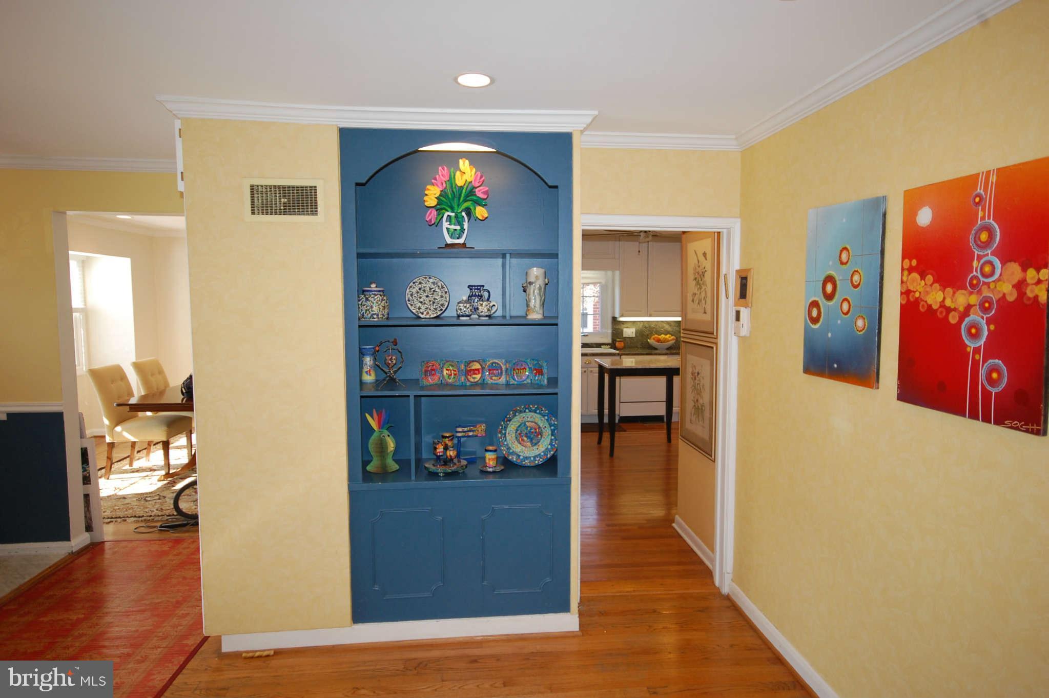 3112 Shelburne Road Baltimore, MD 21208 - Photo 4 of 27 Living Room Built-Ins