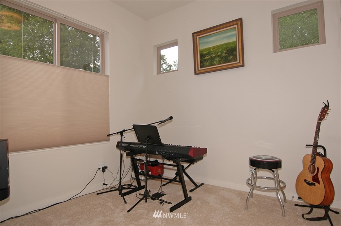 4109 Northeast 6th Place Renton, WA 98059 - Photo 16 of 20