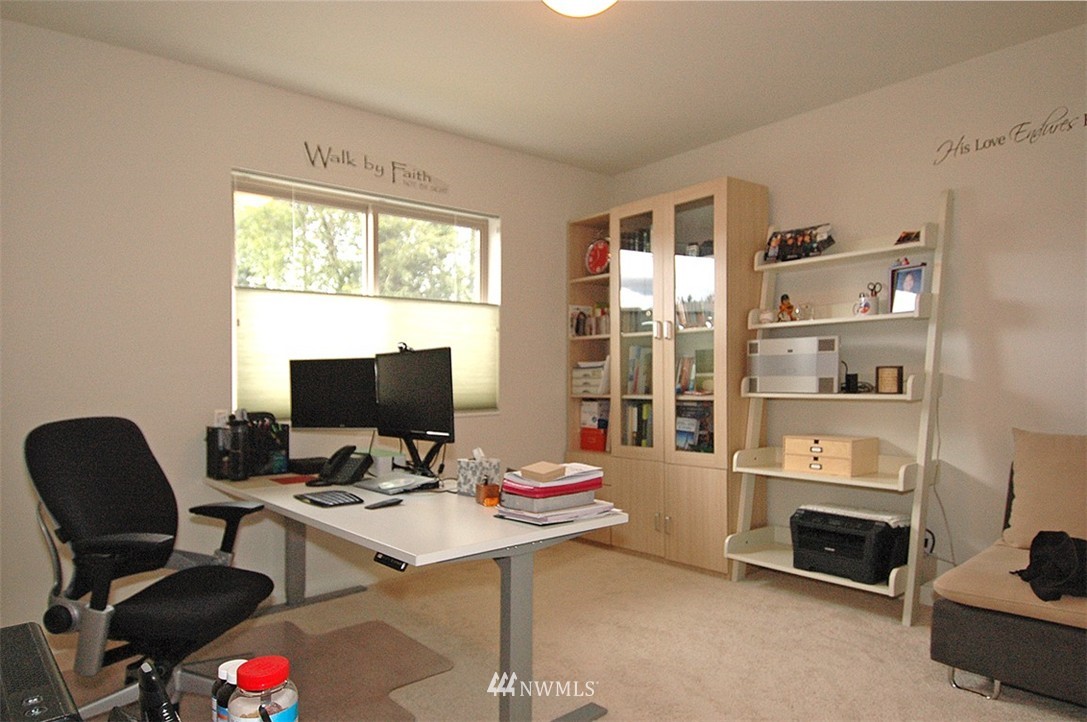 4109 Northeast 6th Place Renton, WA 98059 - Photo 18 of 20