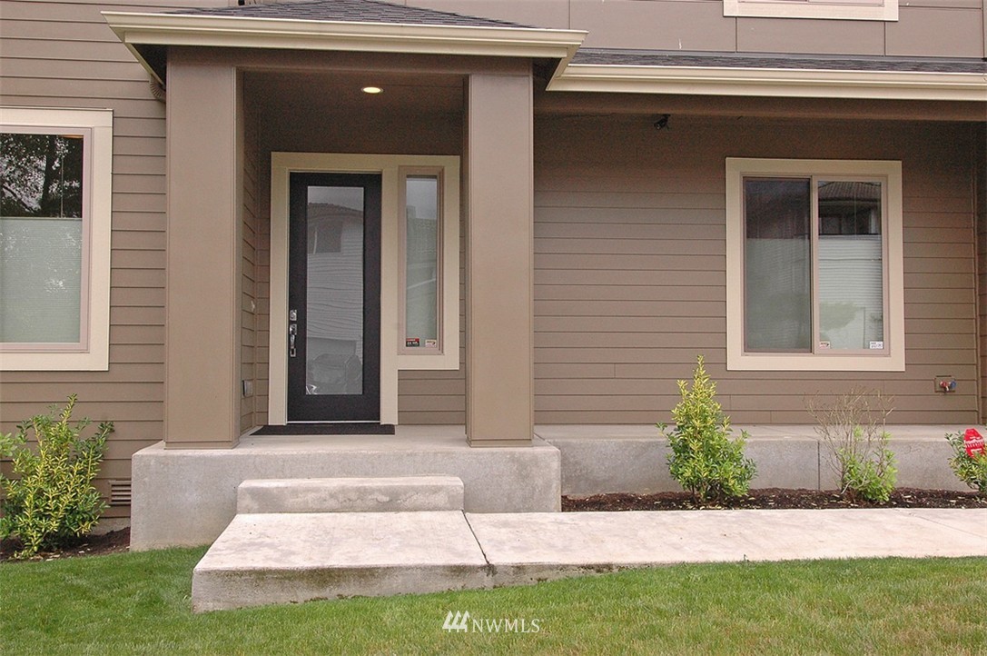 4109 Northeast 6th Place Renton, WA 98059 - Photo 3 of 20