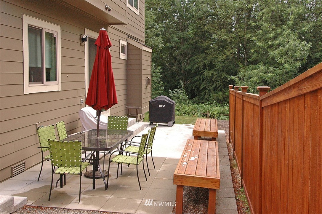 4109 Northeast 6th Place Renton, WA 98059 - Photo 4 of 20