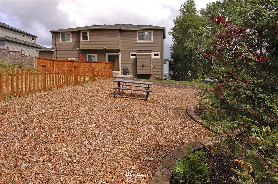 4109 Northeast 6th Place Renton, WA 98059 - Photo 5 of 20