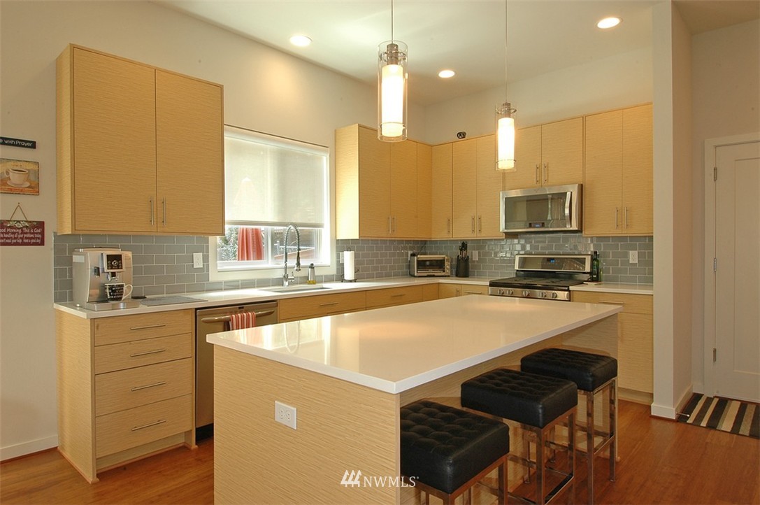 4109 Northeast 6th Place Renton, WA 98059 - Photo 8 of 20