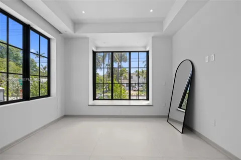 $6,995,000 | 5262 La Gorce Drive, Miami Beach, FL 33140
