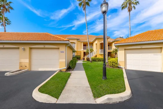 $299,900 | 8414 Wethersfield Run, Unit 102, Lakewood Ranch, FL 34202