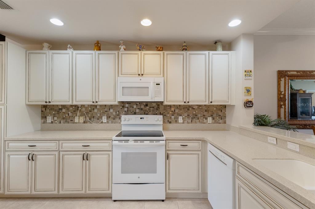 8414 Wethersfield Run, Unit 102 Lakewood Ranch, FL 34202 - Photo 6 of 48